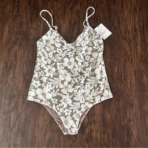 NWT Acacia Hina full piece in Huahine